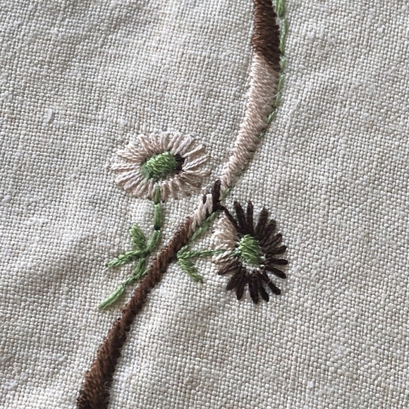 Vintage Daisy Embroidered Linen Placemats set of 4 - Picture 6 of 7